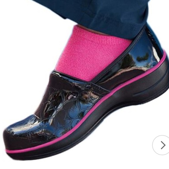 smitten nursing clogs